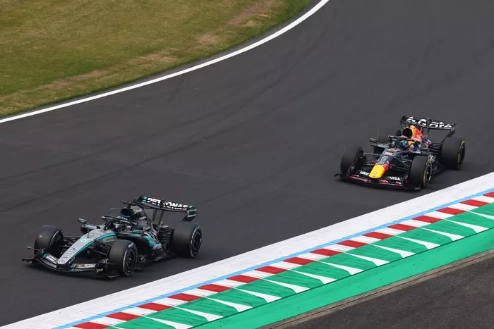 Max Verstappen, Red Bull Racing, George Russell, Mercedes
