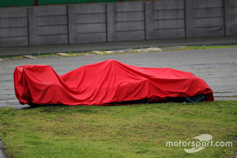 The Ferrari SF16-H of Kimi Raikkonen, Ferrari covered after he crashed out of the race