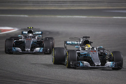 Valtteri Bottas, Mercedes F1 W08, Lewis Hamilton, Mercedes F1 W08