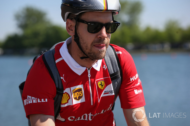 Себастьян Феттель, Ferrari, на велосипеді