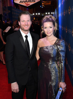 Dale Earnhardt Jr., Hendrick Motorsports y su prometida Amy Reimann
