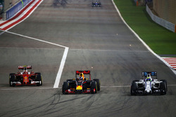 Kimi Raikkonen, Ferrari SF16-H, Daniel Ricciardo, Red Bull Racing RB12 y Felipe Massa, Williams FW38