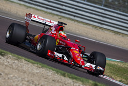 Esteban Gutiérrez, Ferrari pruebas de la especificación de Pirelli 2017