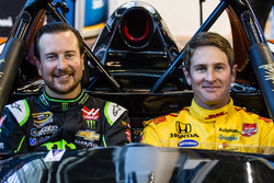 Kurt Busch en Ryan Hunter-Reay in de Radical die deelneemt aan de Race of Champions 2017 in Merlins