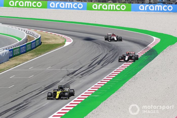 Daniel Ricciardo, Renault F1 Team R.S.20, Kevin Magnussen, Haas VF-20, Kimi Raikkonen, Alfa Romeo Racing C39