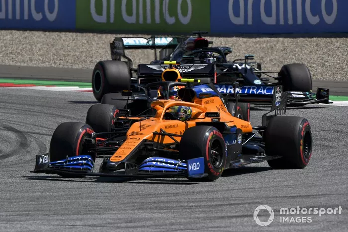 Lando Norris, McLaren MCL35, Alex Albon, Red Bull Racing RB16, Lewis Hamilton, Mercedes F1 W11 EQ Performance