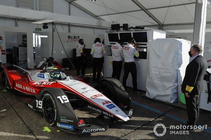 Felipe Massa, Venturi, EQ Silver Arrow 01, y Jean Todt, FIA President looks in