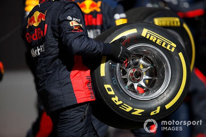 Red Bull Racing pit stop practice