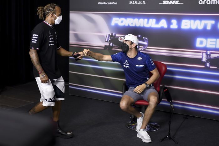 Lewis Hamilton, Mercedes, Nicholas Latifi, Williams en la conferencia de prensa