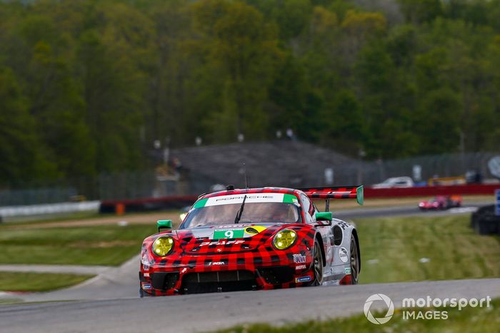 #9: PFAFF Motorsports Porsche 911 GT3R, GTD: Zacharie Robichon, Laurens Vanthoor