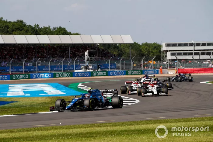 Esteban Ocon, Alpine A521, Kimi Raikkonen, Alfa Romeo Racing C41, and Antonio Giovinazzi, Alfa Romeo Racing C41