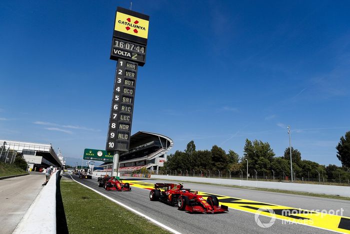 Carlos Sainz Jr., Ferrari SF21, Charles Leclerc, Ferrari SF21