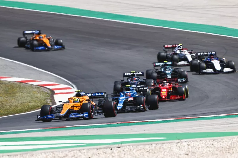 Lando Norris, McLaren MCL35M, Esteban Ocon, Alpine A521, Charles Leclerc, Ferrari SF21, Pierre Gasly, AlphaTauri AT02, Sebastian Vettel, Aston Martin AMR21, George Russell, Williams FW43B, Antonio Giovinazzi, Alfa Romeo Racing C41, e Daniel Ricciardo, McLaren MCL35M