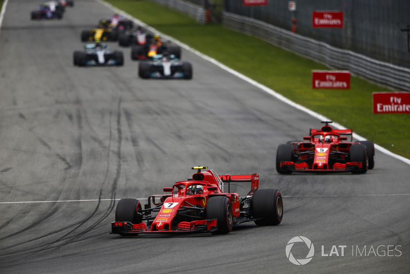 Kimi Raikkonen, Ferrari SF71H, y Sebastian Vettel, Ferrari SF71H