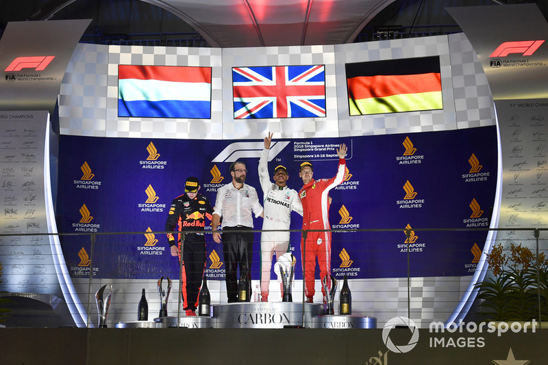 Max Verstappen, Red Bull Racing, Lewis Hamilton, Mercedes AMG F1 y Sebastian Vettel, Ferrari celebran