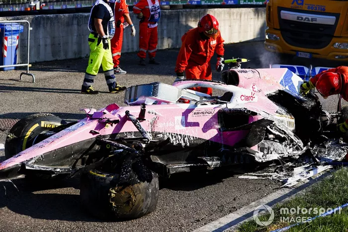 Auto danneggiata di Lance Stroll, Racing Point RP20 dopo essere stata recuperata dai marshal