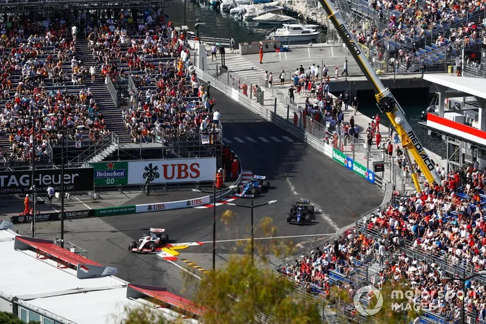Kevin Magnussen, Haas VF-22, Nicholas Latifi, Williams FW44, Esteban Ocon, Alpine A522