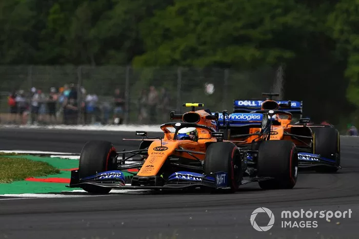 Lando Norris, McLaren MCL34, Carlos Sainz Jr., McLaren MCL34