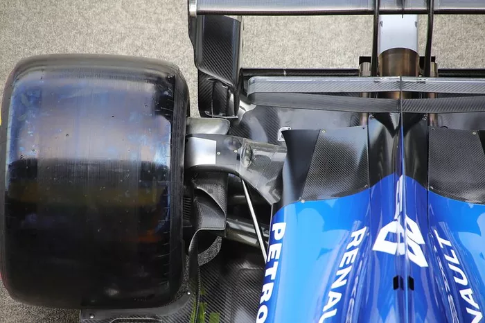 Detalle trasero del McLaren MCL34