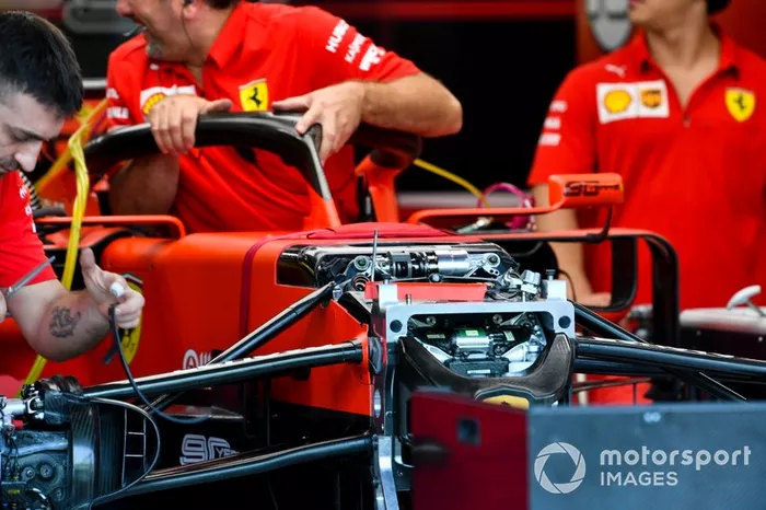 Ferrari SF90: Frontpartie mit Vorderradaufhängung