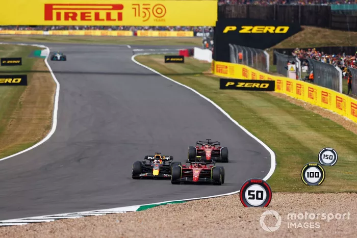 Carlos Sainz, Ferrari F1 75, Max Verstappen, Red Bull Racing RB18, Charles Leclerc, Ferrari F1 75