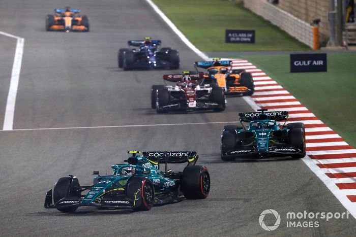 Nico Hulkenberg, Aston Martin AMR22, Lance Stroll, Aston Martin AMR22, Guanyu Zhou, Alfa Romeo C42, Lando Norris, McLaren MCL36