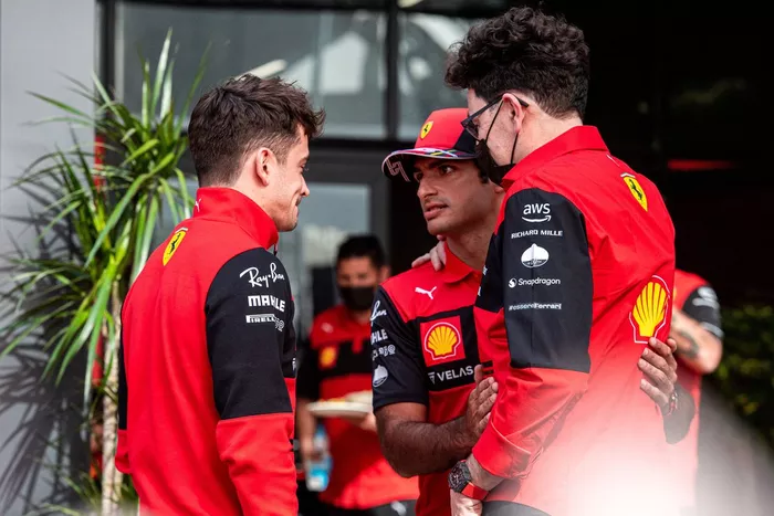 Carlos Sainz Jr., Ferrari, Charles Leclerc, Ferrari, Mattia Binotto, Team Principal, Ferrari