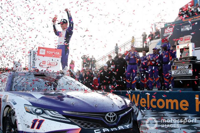Ganador Denny Hamlin, Joe Gibbs Racing, FedEx Express Toyota Camry
