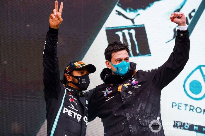 Race Winner Lewis Hamilton, Mercedes-AMG F1 and Toto Wolff, Executive Director (Business), Mercedes AMG celebrate on the podium 