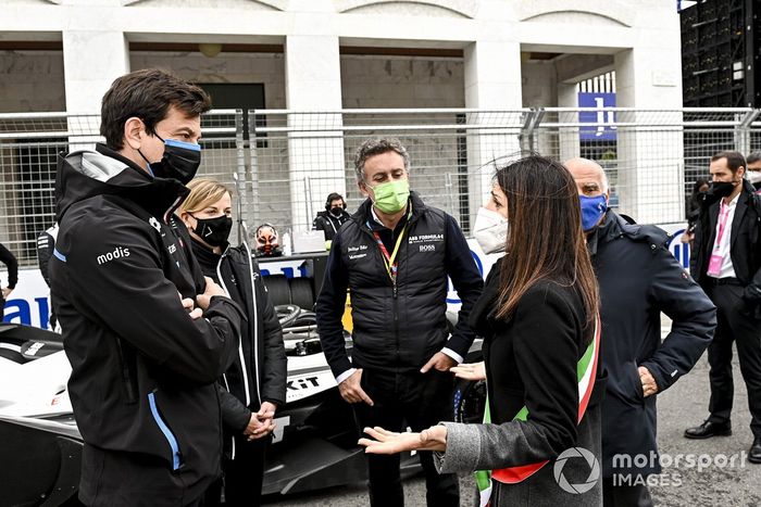 Toto Wolff, director ejecutivo de Mercedes AMG, Susie Wolff, Team Principal de Venturi, Alejandro Agag, presidente de la Formula E, la alcaldesa de Roma Virginia Raggi