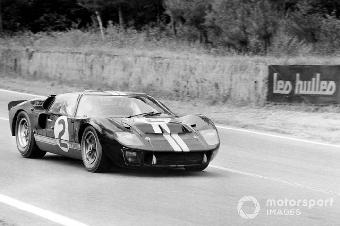 #2 Shelby  American Inc. Ford Mk II:  Bruce McLaren, Chris Amon