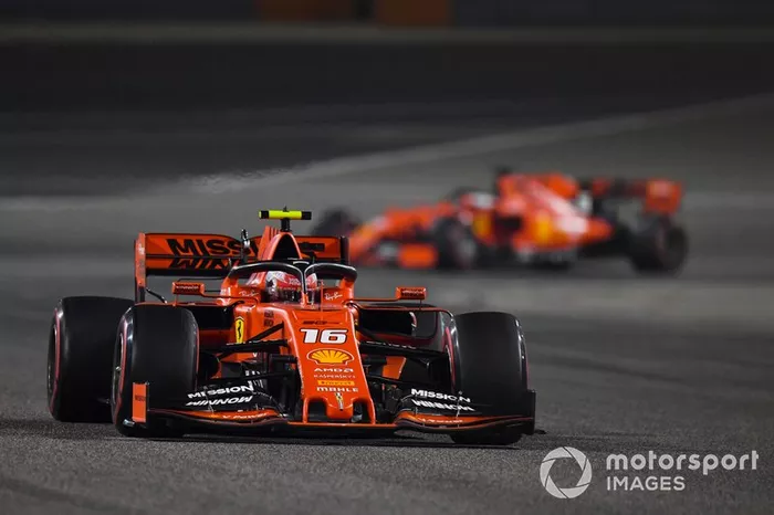 Charles Leclerc, Ferrari SF90, y Sebastian Vettel, Ferrari SF90