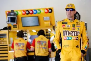 Kyle Busch, Joe Gibbs Racing, Toyota Camry M&M's Chocolate Bar