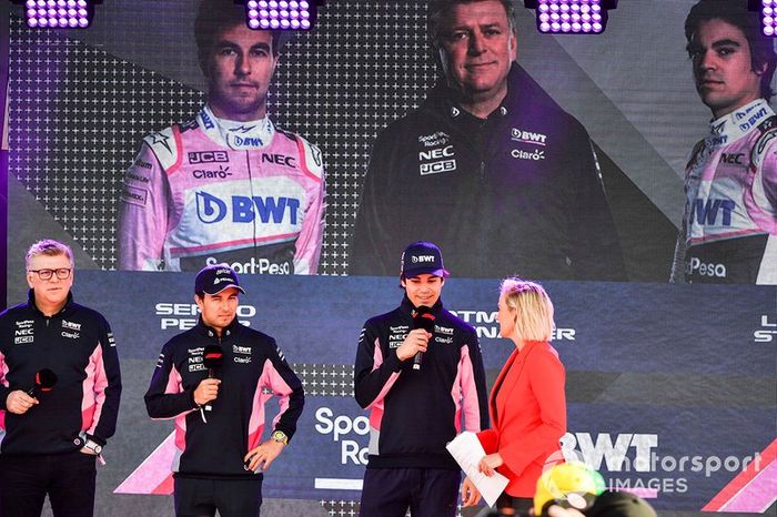 Otmar Szafnauer, director de equipo, Racing Point, Sergio Pérez, Racing Point y Lance Stroll, Racing Point en el evento de Federation Square