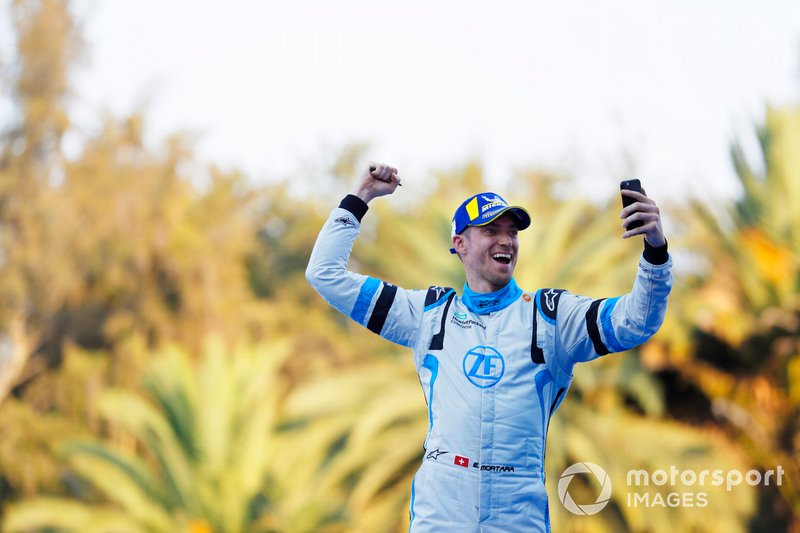 Edoardo Mortara Venturi Formula E, Venturi VFE05, 3rd position, celebrates as he approaches the podium
