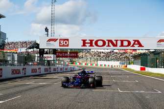 Brendon Hartley, Toro Rosso STR13, arrives on the grid