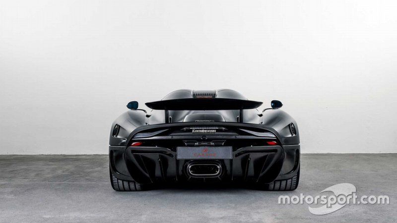 Koenigsegg Regera з чистим карбоновим кузовом