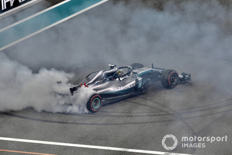 Lewis Hamilton, Mercedes AMG F1 W09 EQ Power+ fait des donuts