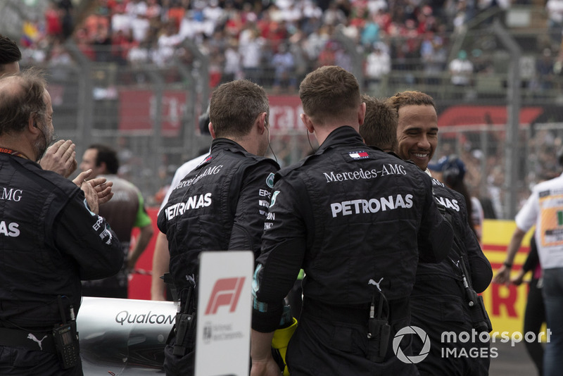 Lewis Hamilton, Mercedes AMG F1 Celebra con su equipo en el parc ferme.