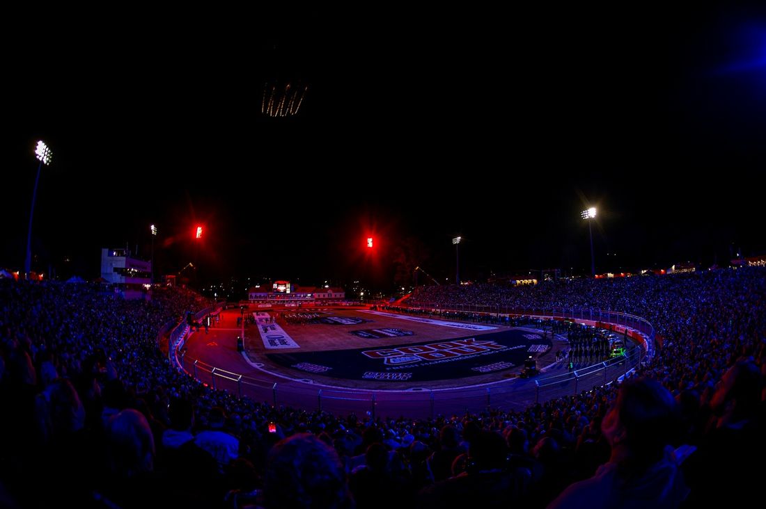 Vista general de las ceremonias previas a la carrera