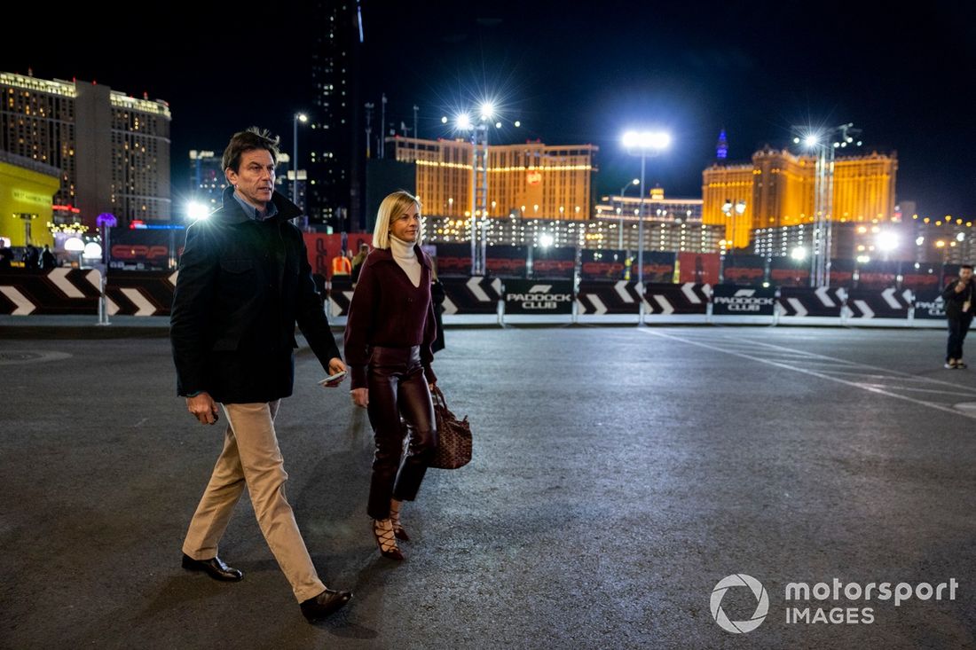 Toto Wolff, director del equipo y consejero delegado de Mercedes-AMG F1 Team, Susie Wolff, directora general de F1 Academy