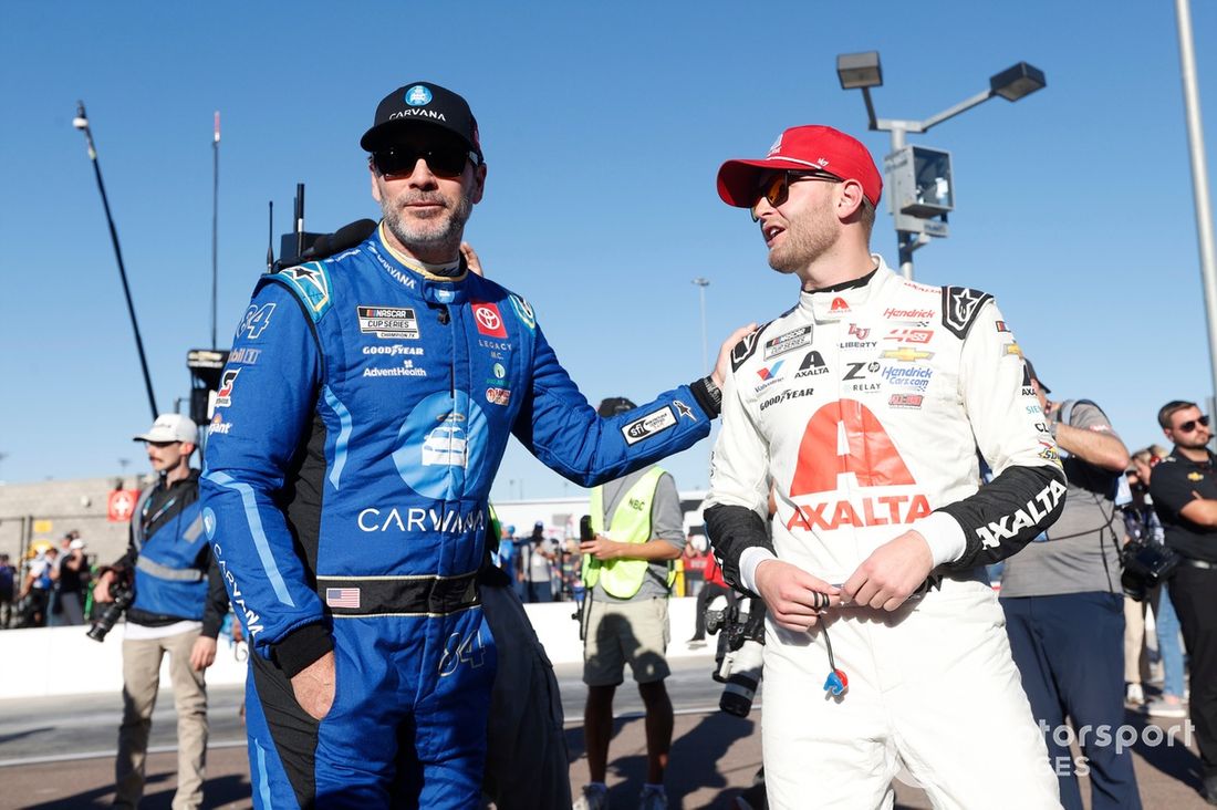 William Byron, Hendrick Motorsports, Axalta Chevrolet Camaro, Jimmie Johnson, LEGACY MOTOR CLUB, Carvana Toyota Camry