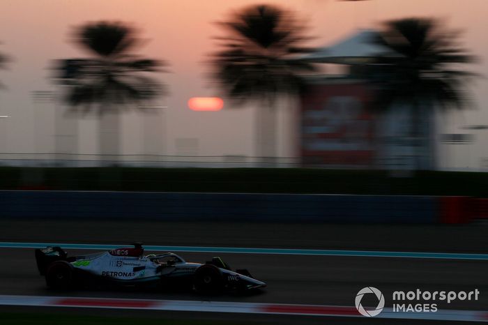 Lewis Hamilton, Mercedes W13 