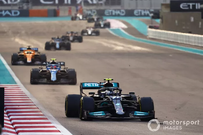 Valtteri Bottas, Mercedes W12, Esteban Ocon, Alpine A521, Daniel Ricciardo, McLaren MCL35M
