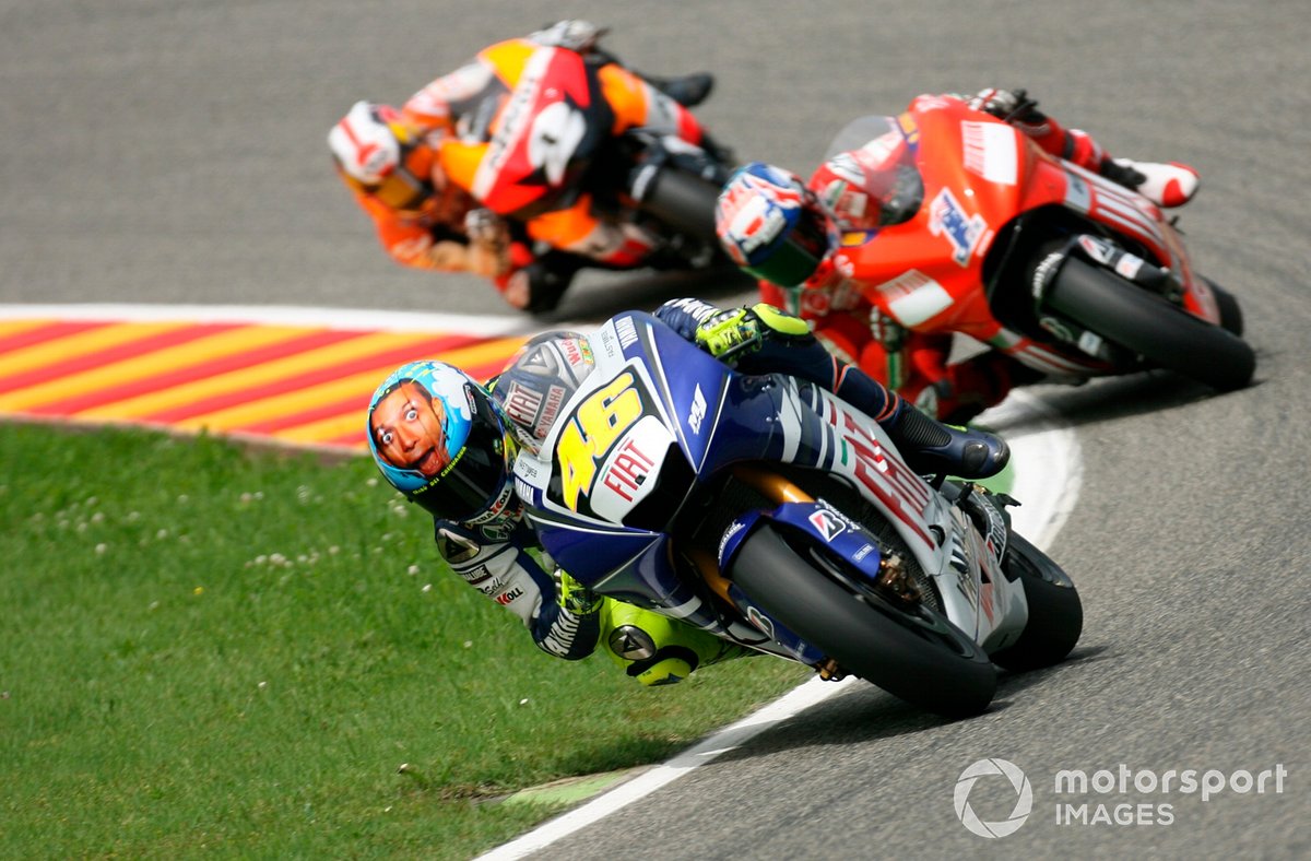 Valentino Rossi, Fiat Yamaha Team leads from Casey Stoner, Ducati Marlboro Team and Dani Pedrosa, Repsol Honda Team