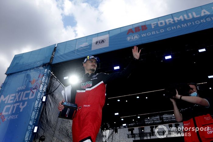 Podio: ganador Pascal Wehrlein, Porsche