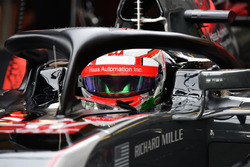 Antonio Giovinazzi, Haas F1 Team VF-17 con il dispositivo halo