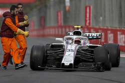 Sergey Sirotkin, Williams FW41 ilk turda kaza yapıyor