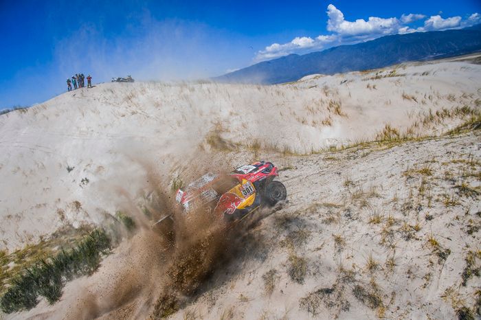 #301 Toyota Gazoo Racing Toyota Hilux: Nasser Al-Attiyah, Mathieu Baumel