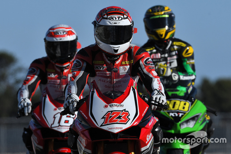Mario Suryo Aji, Rheza Danica, Astra Honda Racing Team dan AM Fadly, Manual Tech KYT Kawasaki Racing